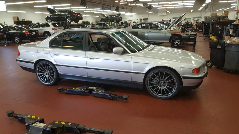 Illustration for article titled For $21,000, Could This M5-Imbued 2000 BMW 740i Be Your Ultimate Executive Express?